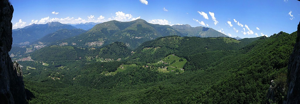 IMG_0708 Panorama_small.jpg - Il bel panorama durante la salita.